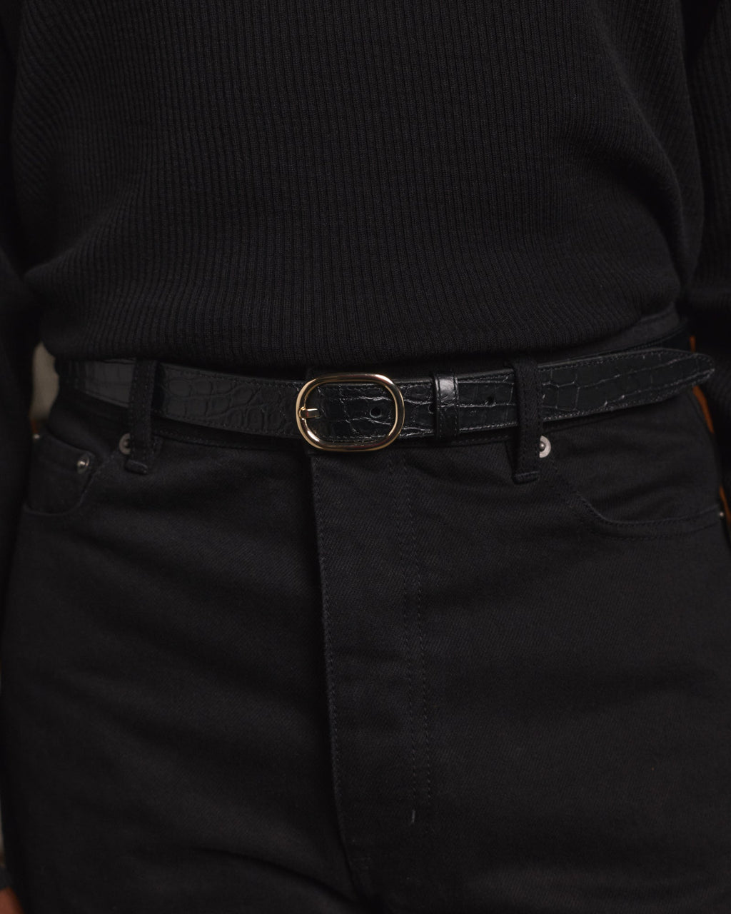 Ceinture en cuir noir embossée crocodile