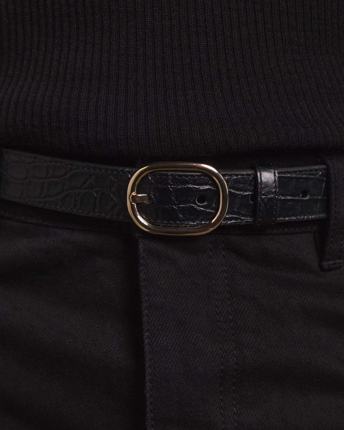 Ceinture en cuir noir embossée crocodile