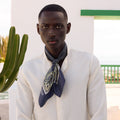 Foulard en soie navy à motifs