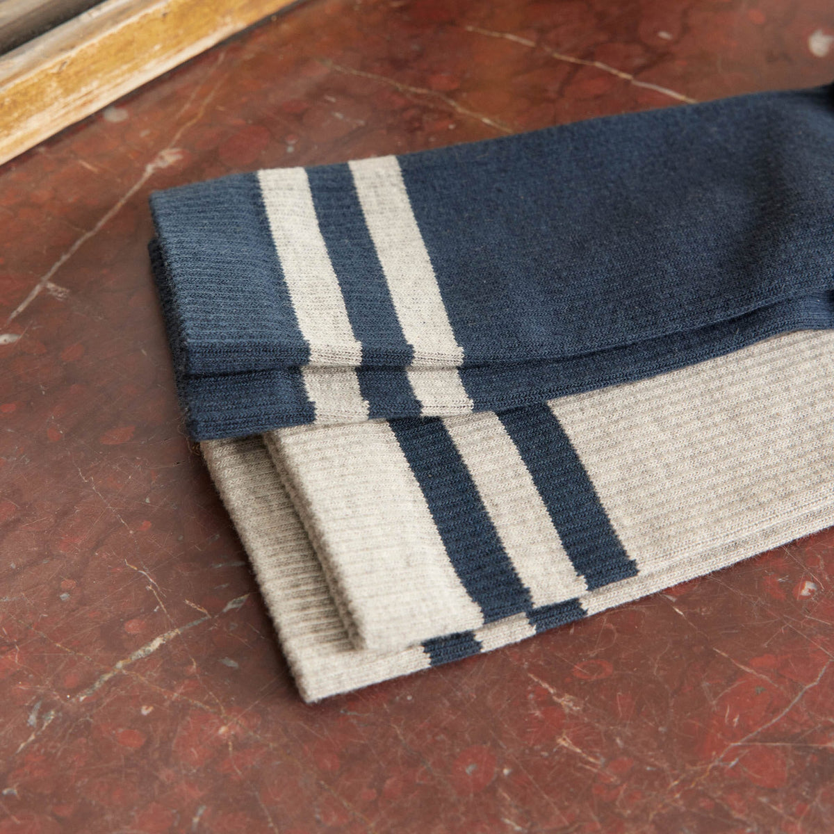 Chaussettes rayées marine et grises