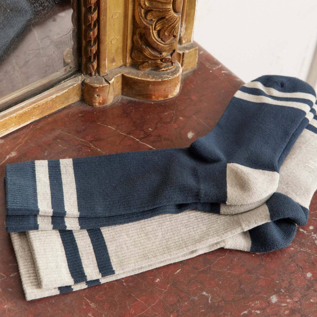 Chaussettes rayées grises et marine