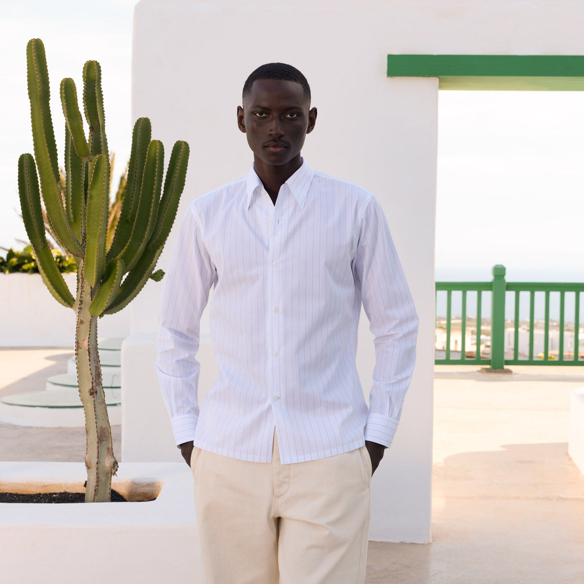 Chemise en popeline blanche à fines rayures