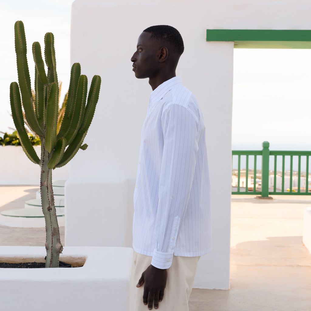 Chemise en popeline blanche à fines rayures