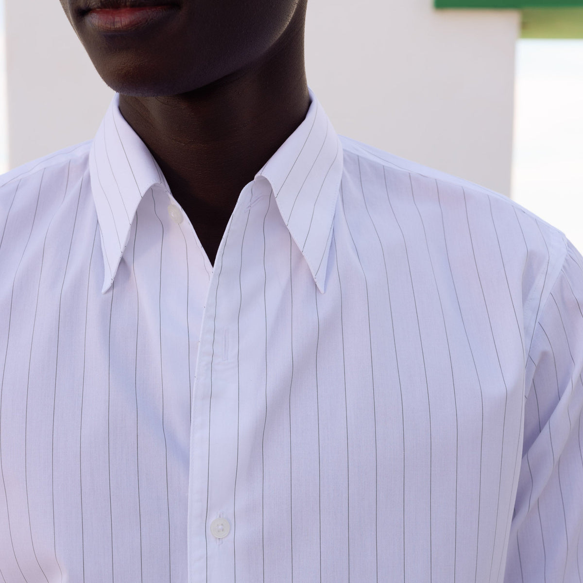 Chemise en popeline blanche à fines rayures