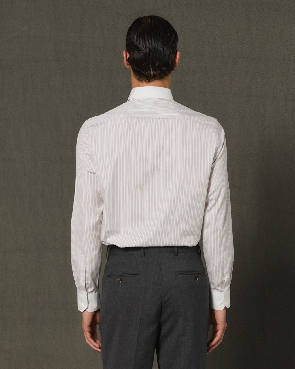 Chemise formelle blanche rayée bordeaux