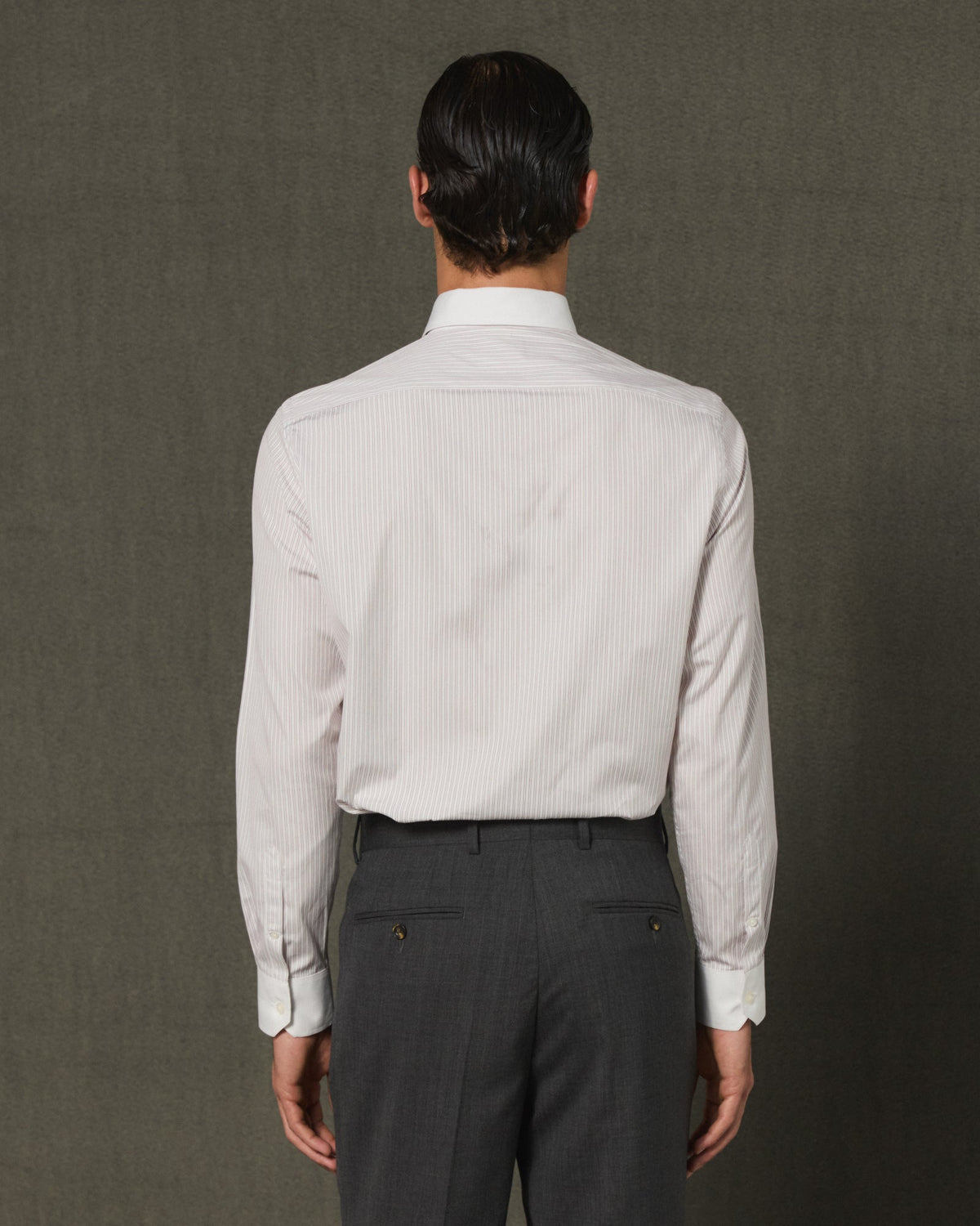 Chemise formelle blanche rayée bordeaux