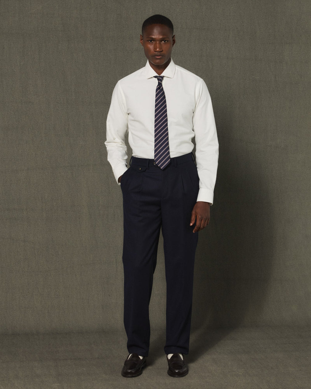 Chemise formelle en flanelle de coton blanc