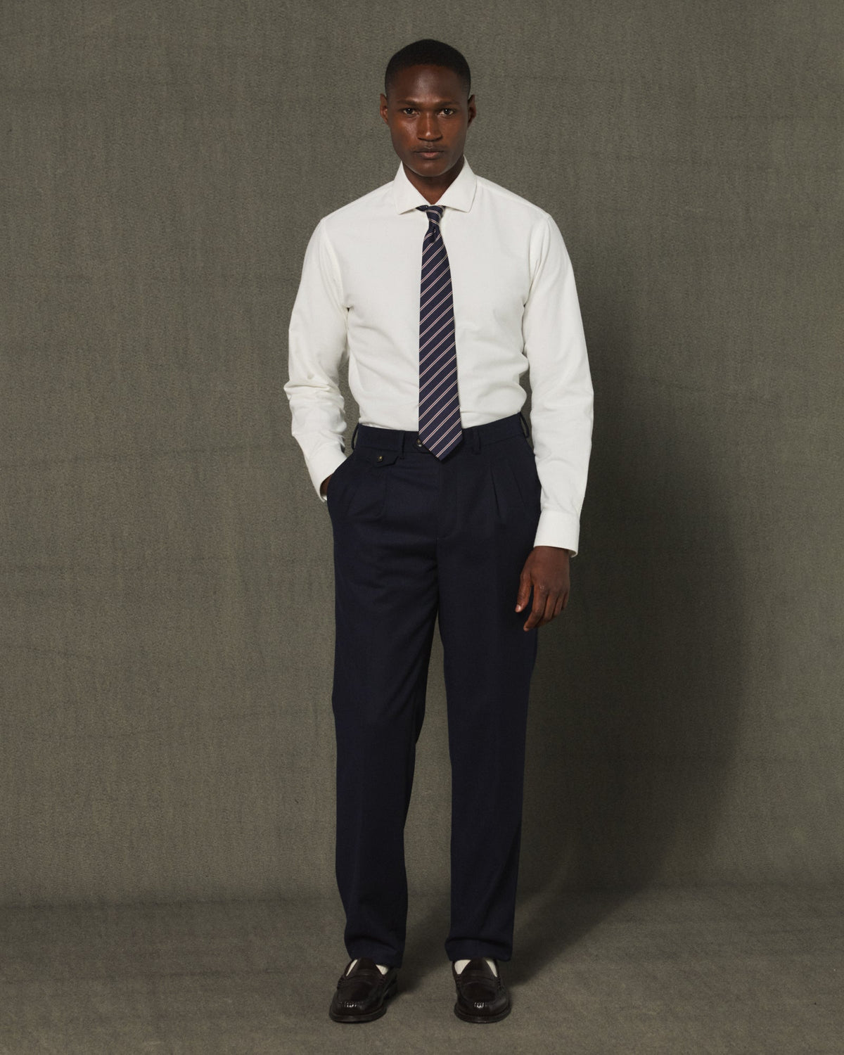 Chemise formelle en flanelle de coton blanc