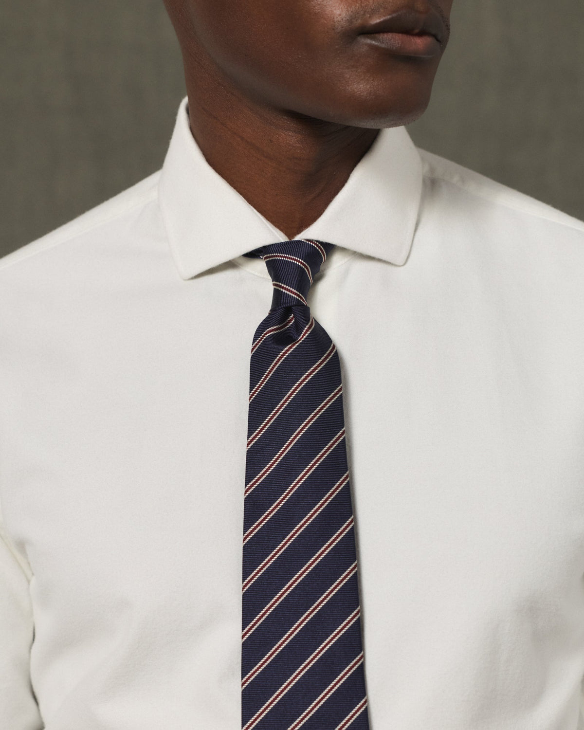 Chemise formelle en flanelle de coton blanc
