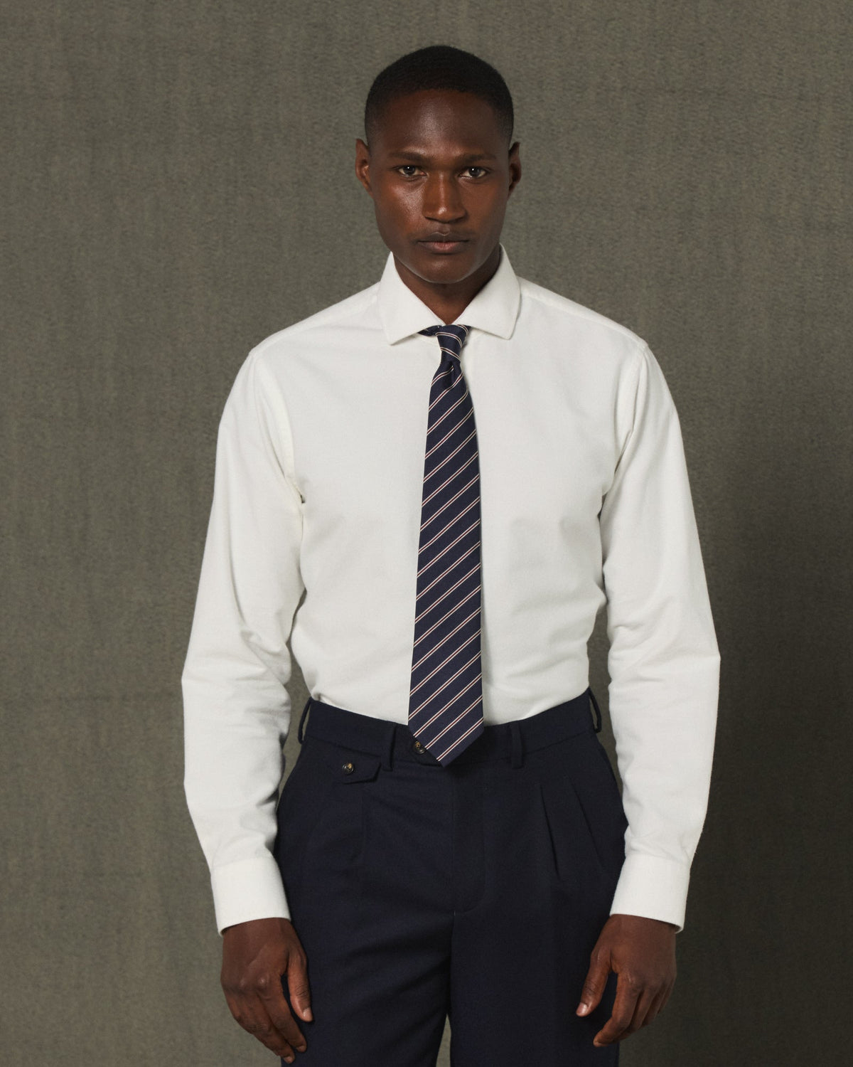 Chemise formelle en flanelle de coton blanc