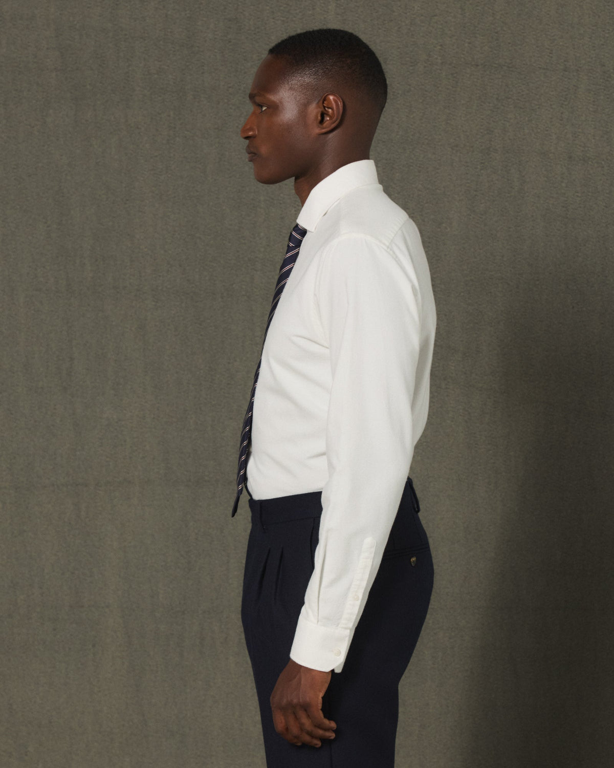 Chemise formelle en flanelle de coton blanc
