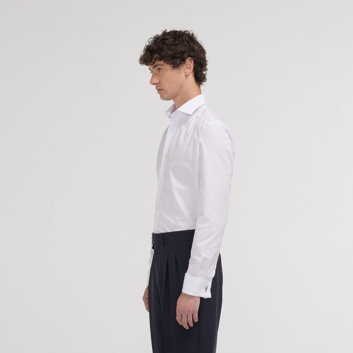Chemise cintrée en popeline double retors blanche à poignets mousquetaires