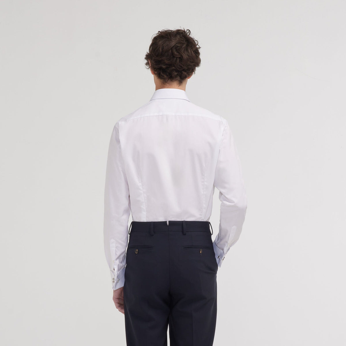 Chemise cintrée en popeline double retors blanche à poignets mousquetaires