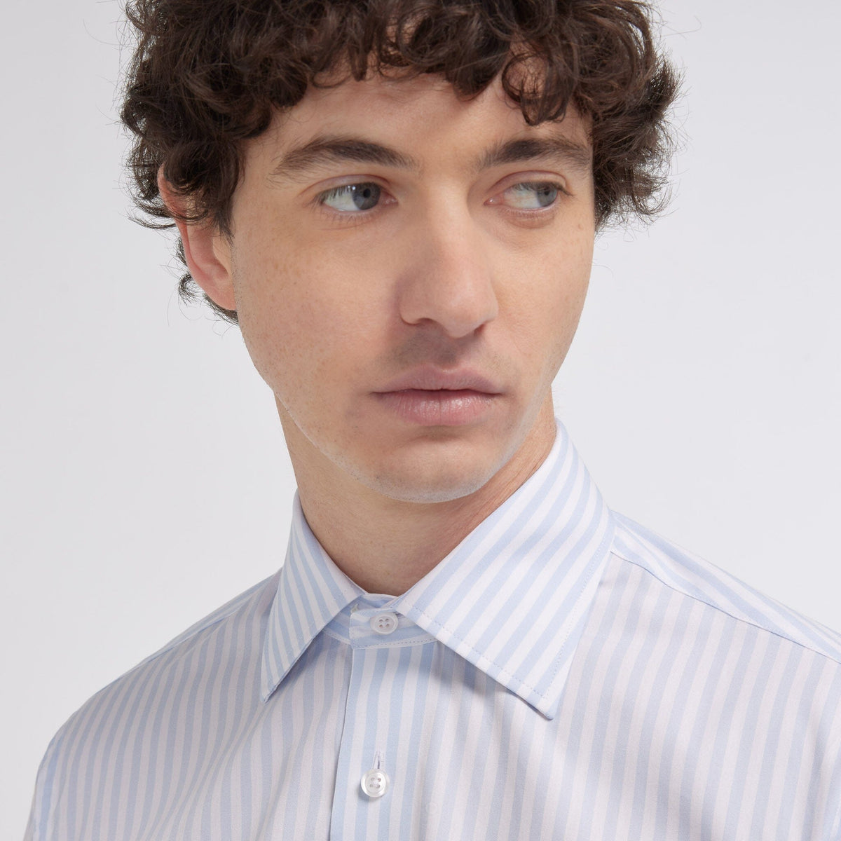 Chemise cintrée en popeline double retors à rayures bleu ciel et blanches