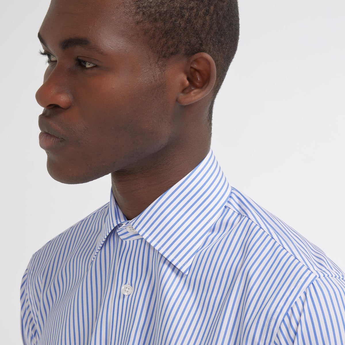 Chemise cintrée en popeline à rayures bleues et blanches