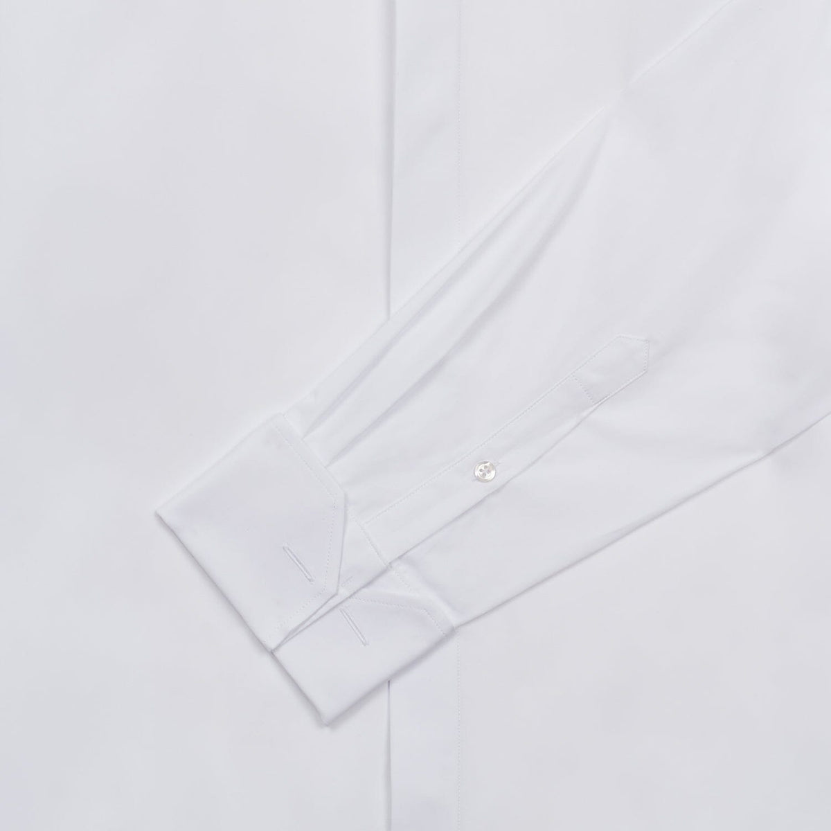 Chemise cintrée en popeline double retors blanche à poignets mousquetaires