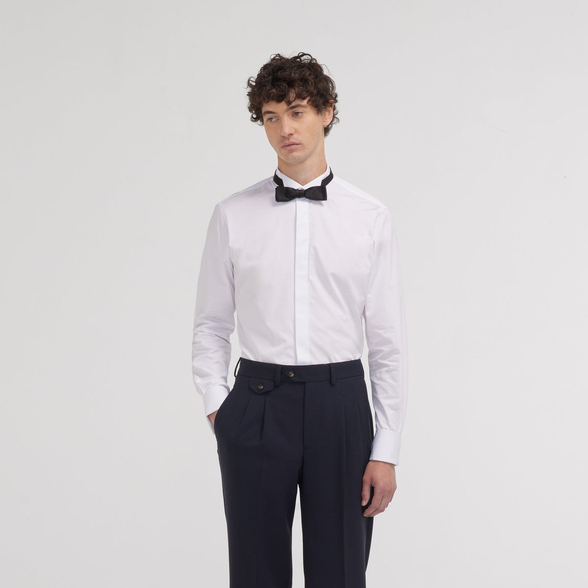 Chemise cintrée en popeline double retors blanche à poignets mousquetaires