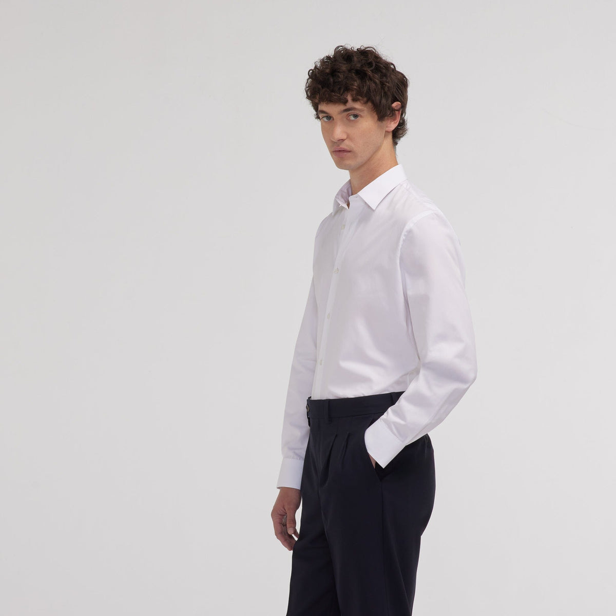 Chemise grande longueur cintrée en popeline blanche
