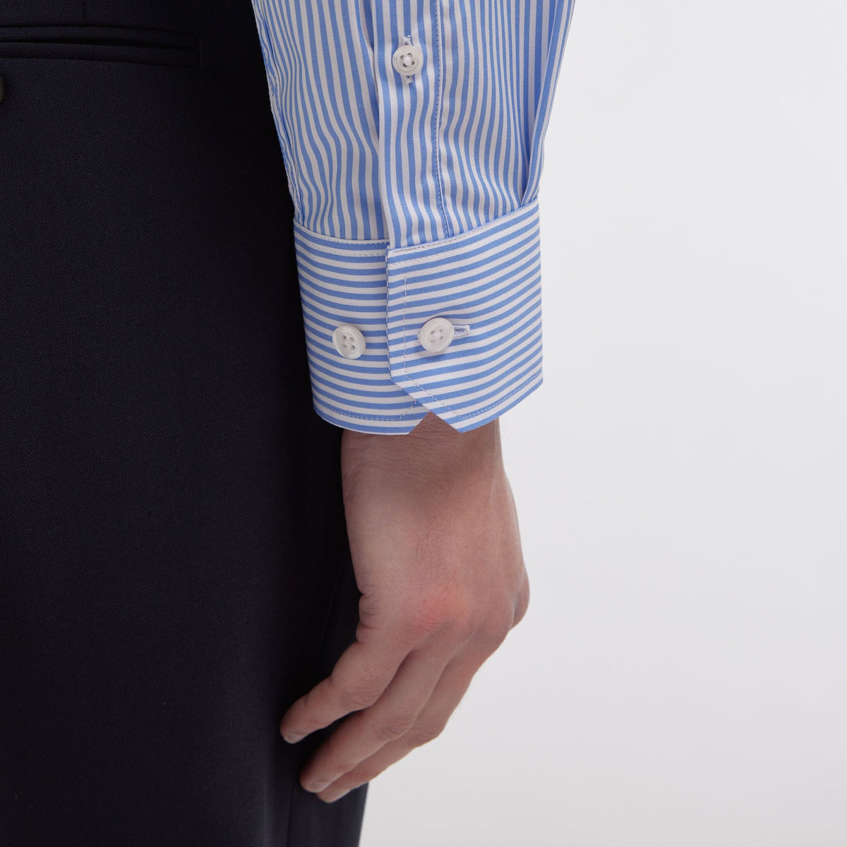 Chemise cintrée en popeline à rayures bleues