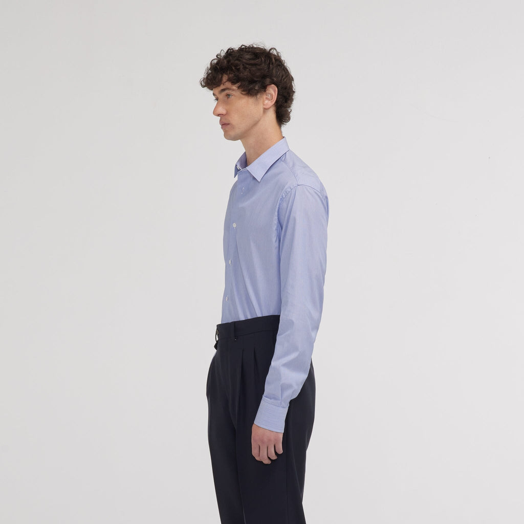 Chemise cintrée en popeline faux-uni à fines rayures bleues
