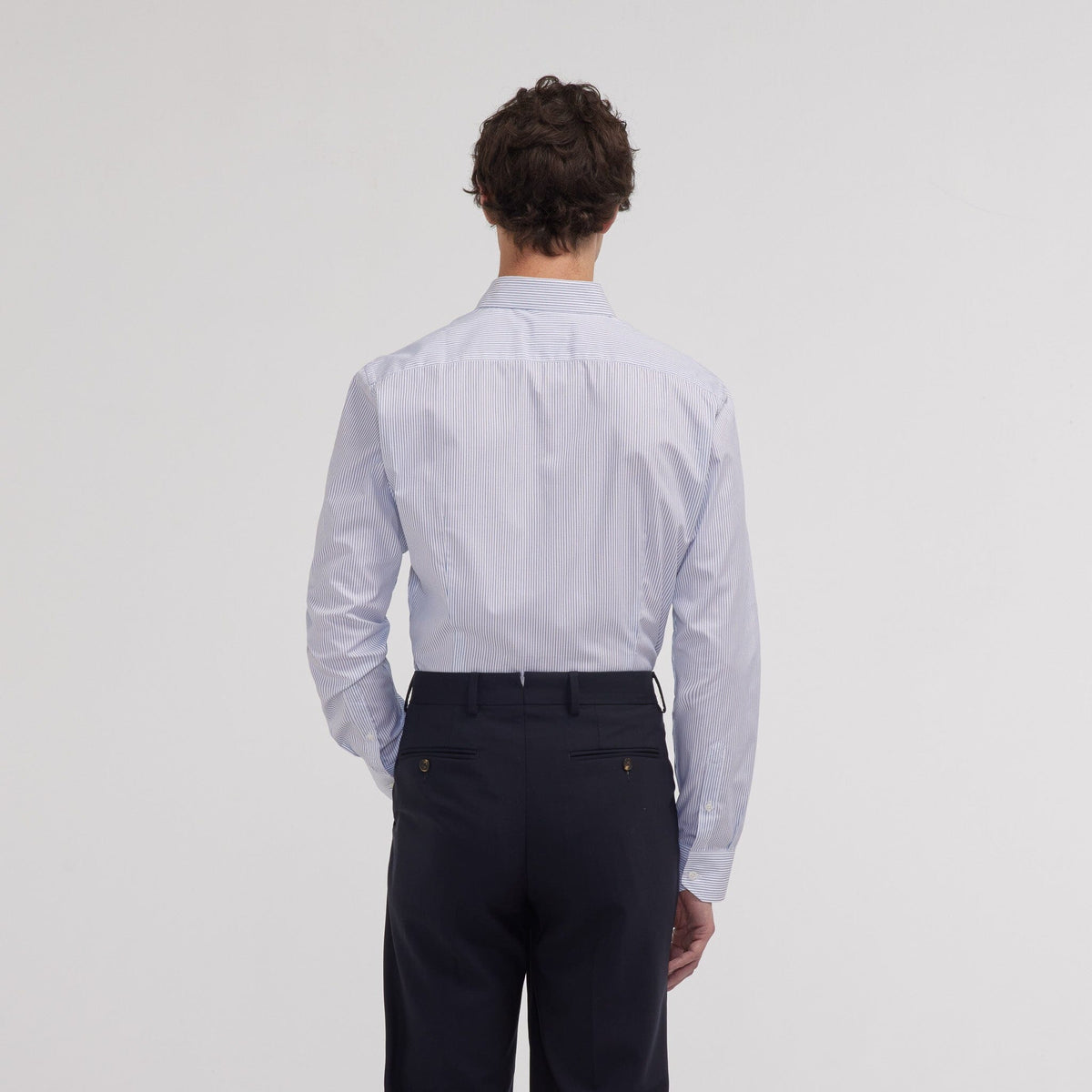 Chemise cintrée en popeline double retors à fines rayures bleues
