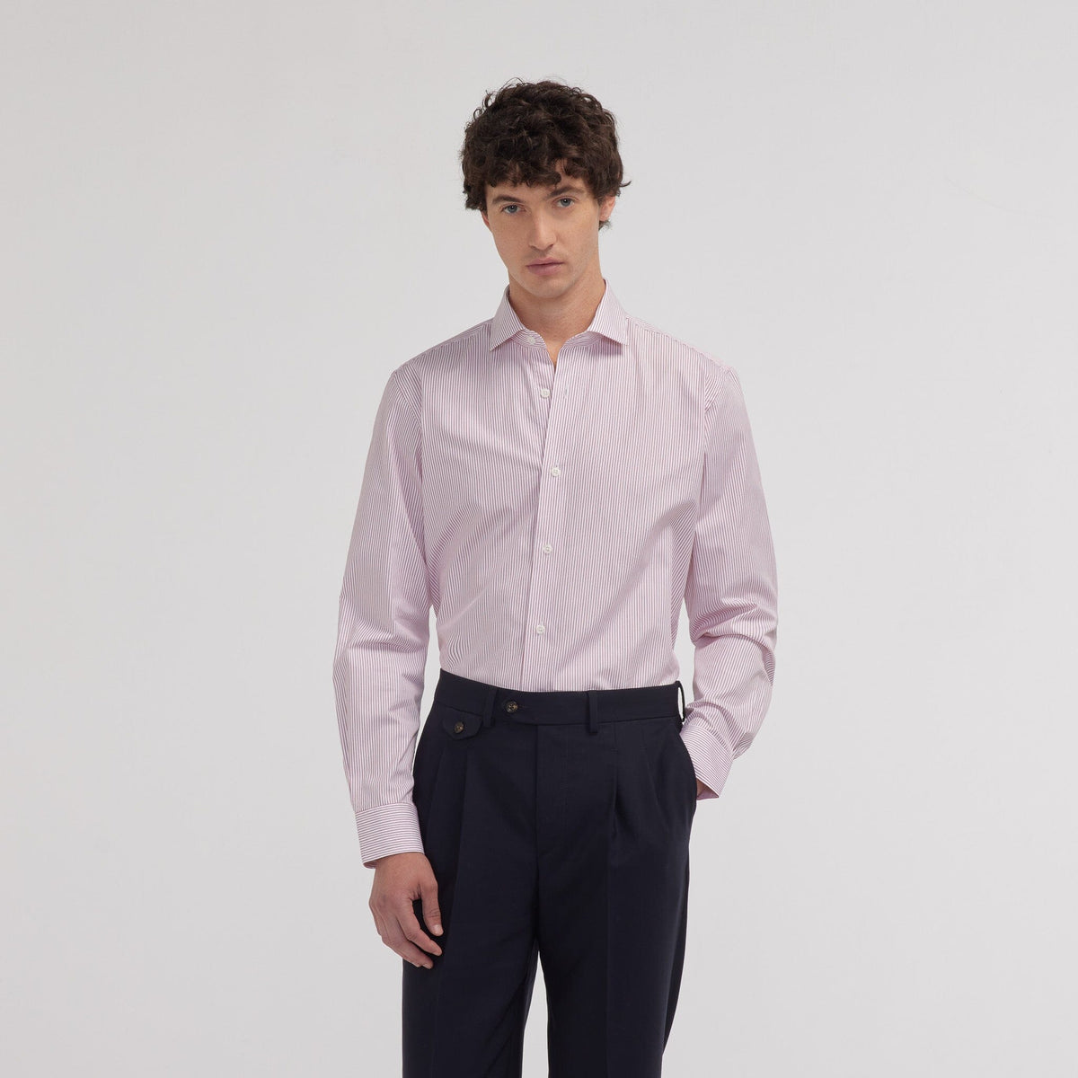 Chemise cintrée en popeline double retors à fines rayures rouges