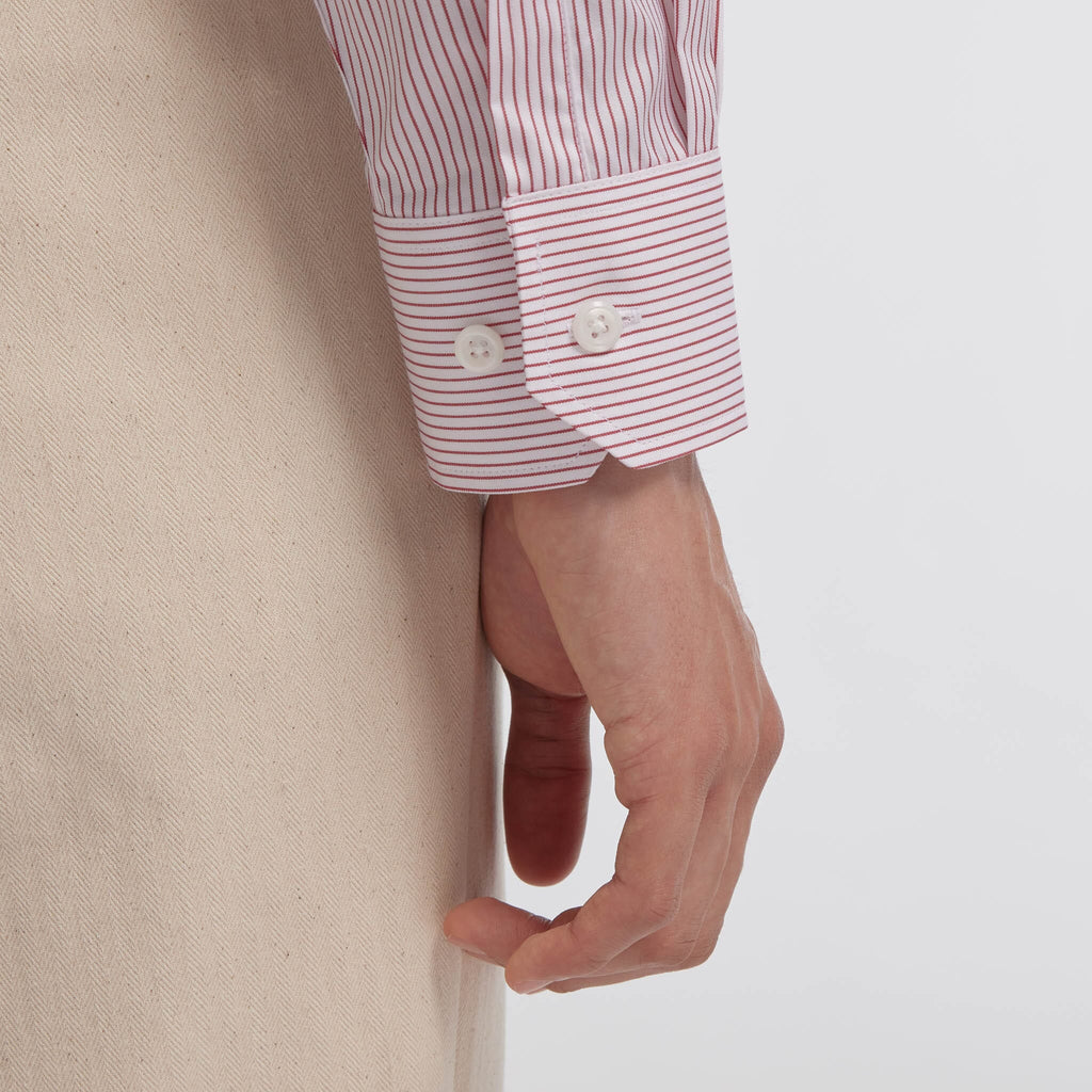 Chemise en popeline double retors à fines rayures rouges