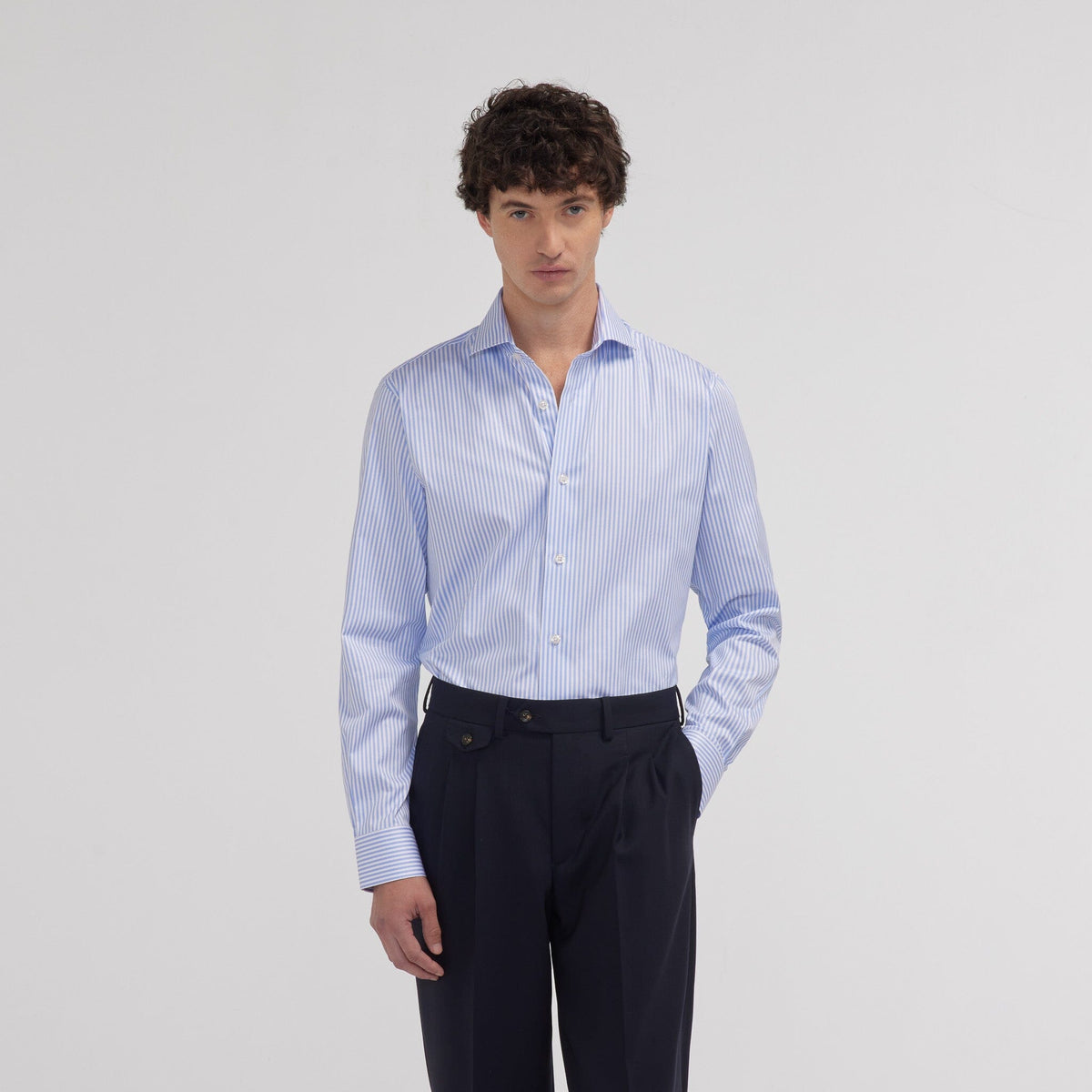 Chemise cintrée en twill double retors à rayures bleues
