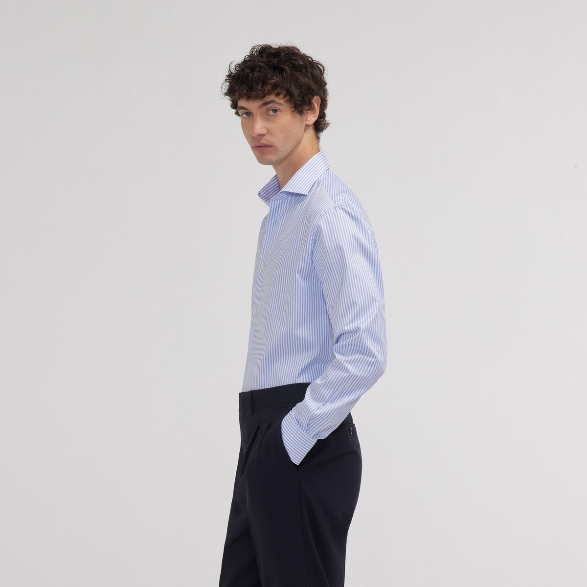 Chemise cintrée en twill double retors à rayures bleues