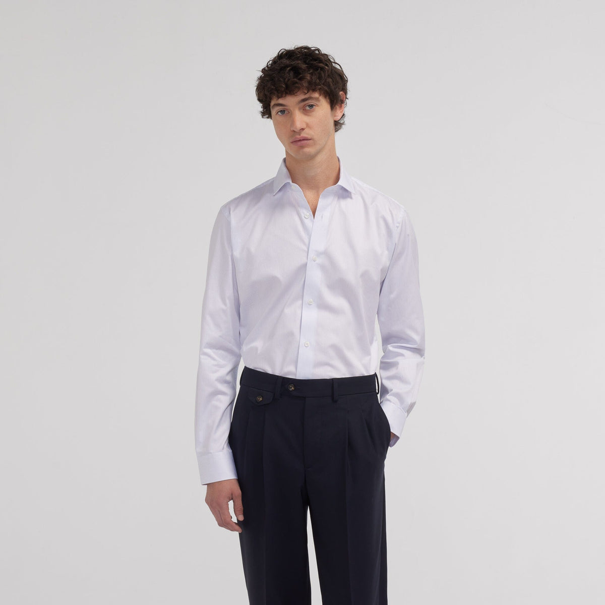 Chemise cintrée en twill double retors à fines rayures bleues