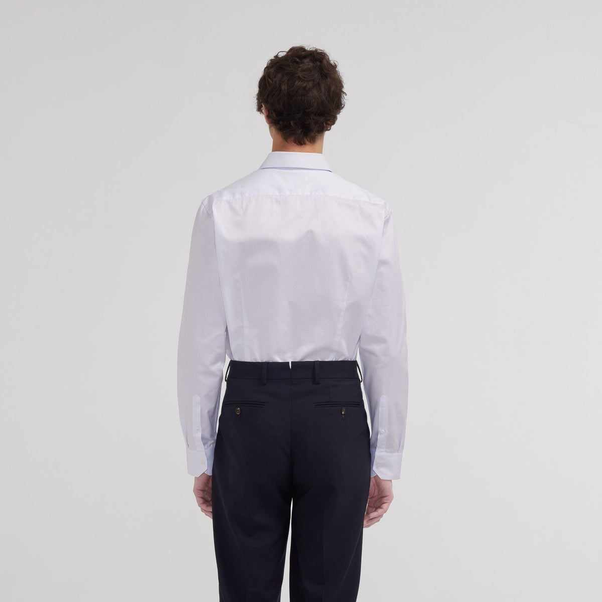 Chemise cintrée en twill double retors à fines rayures bleues