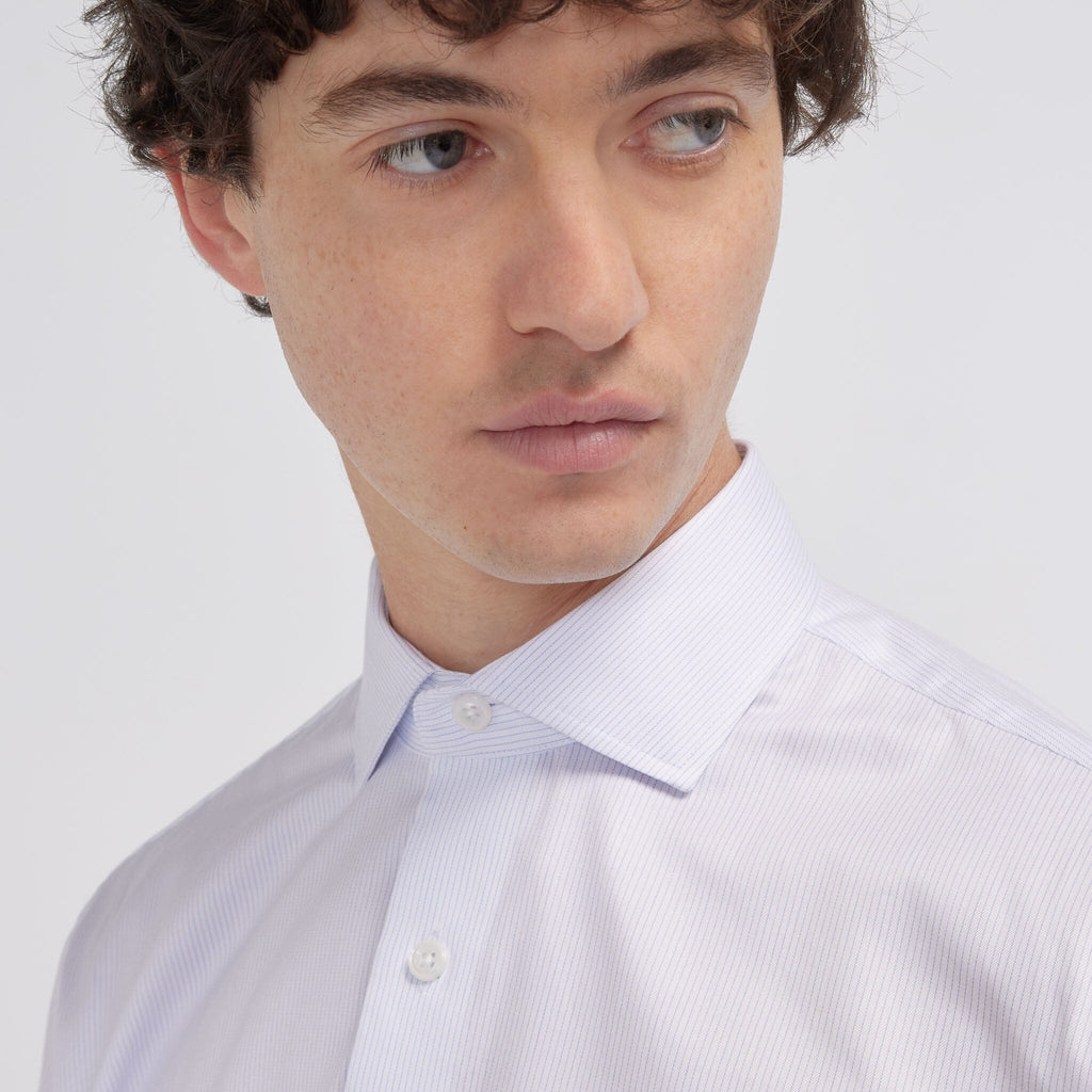 Chemise cintrée en twill double retors à fines rayures bleues