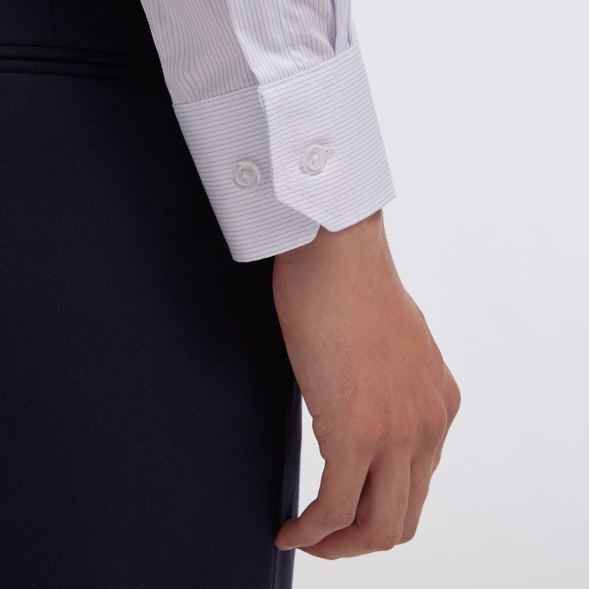 Chemise en twill double retors à fines rayures bleues