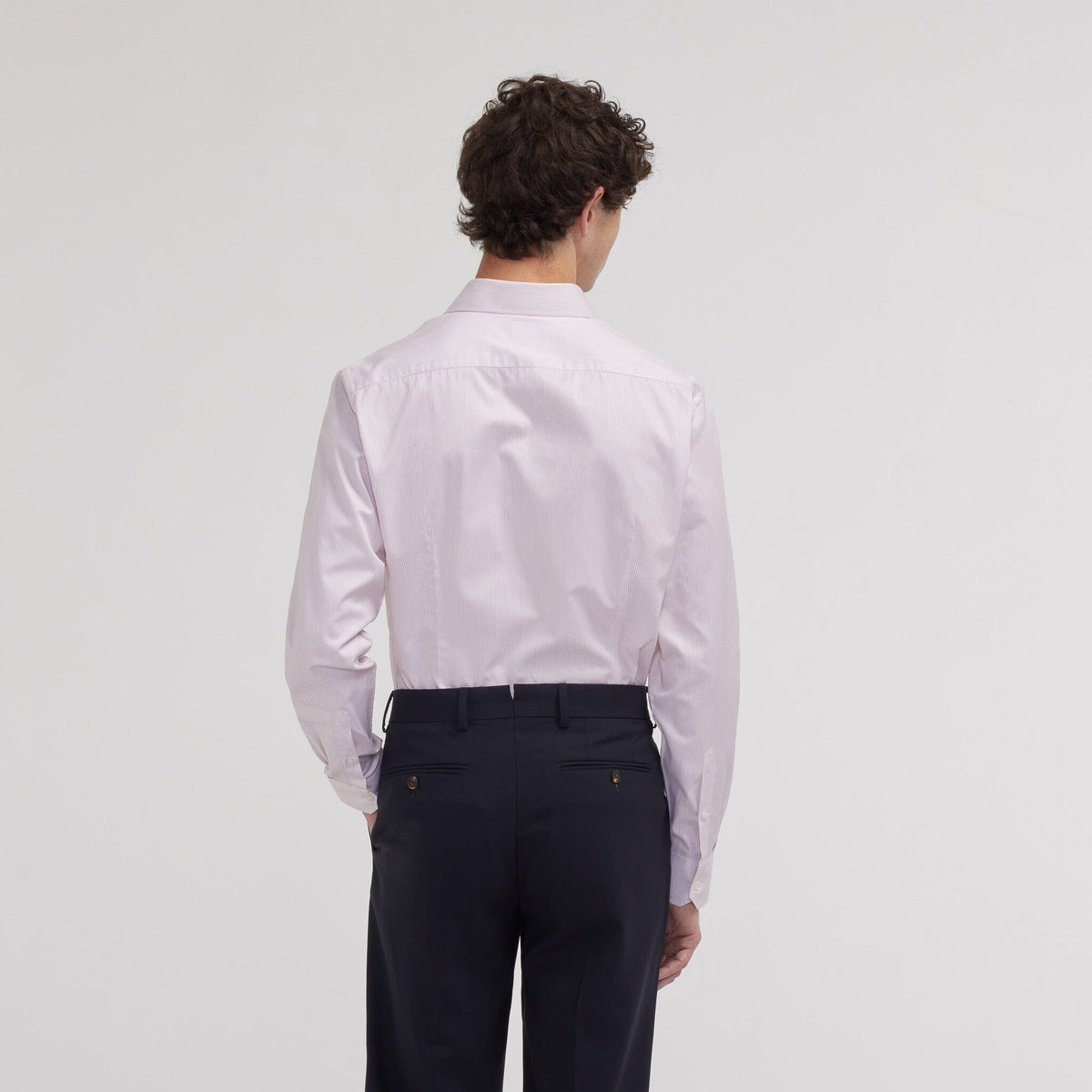 Chemise cintrée en twill à fines rayures rouges