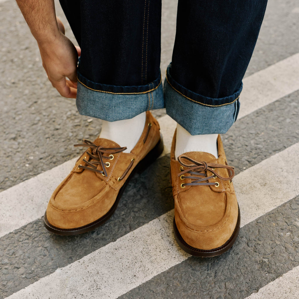 Chaussure bateau en cuir suède ambre