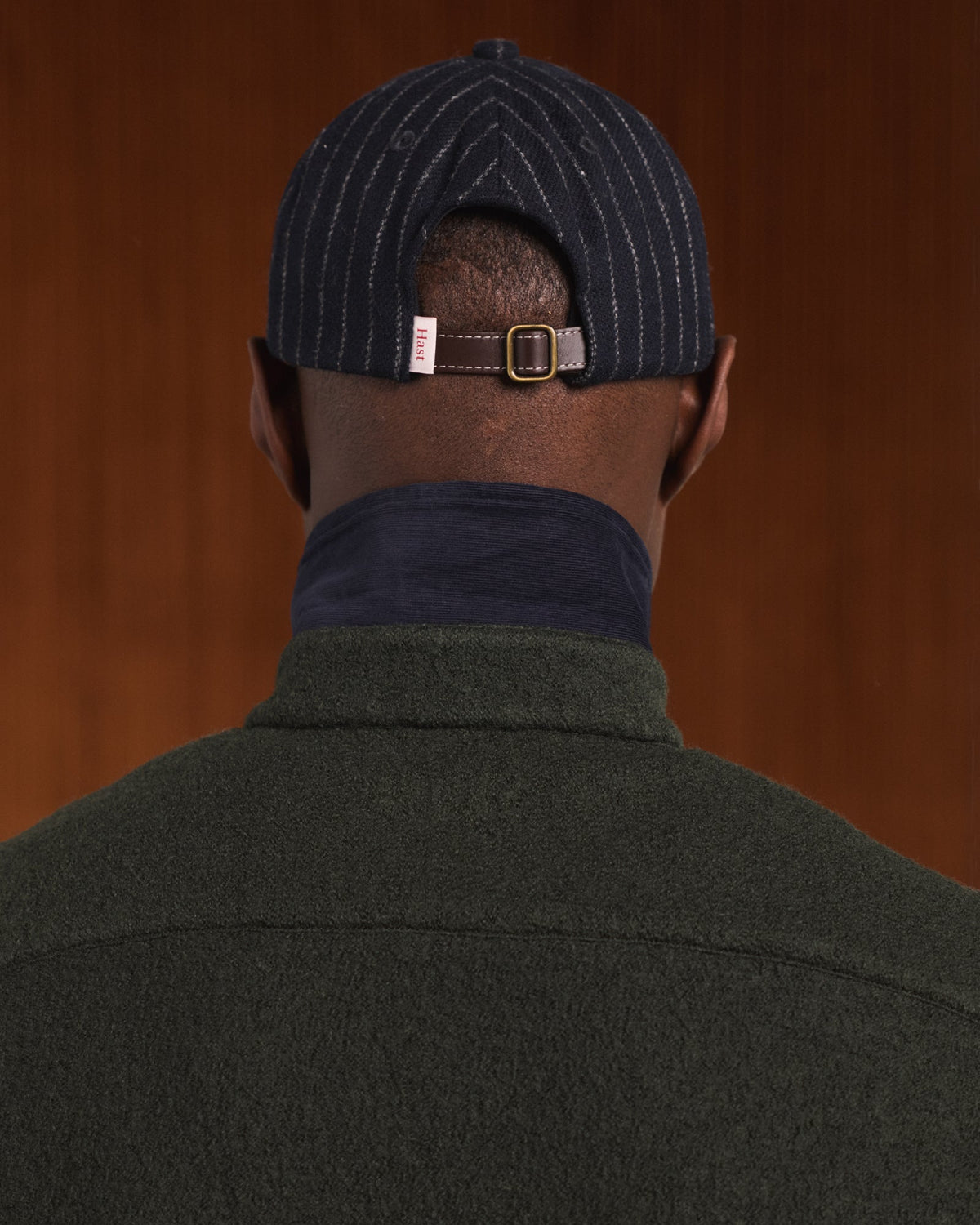 Casquette en laine marine à rayures craie