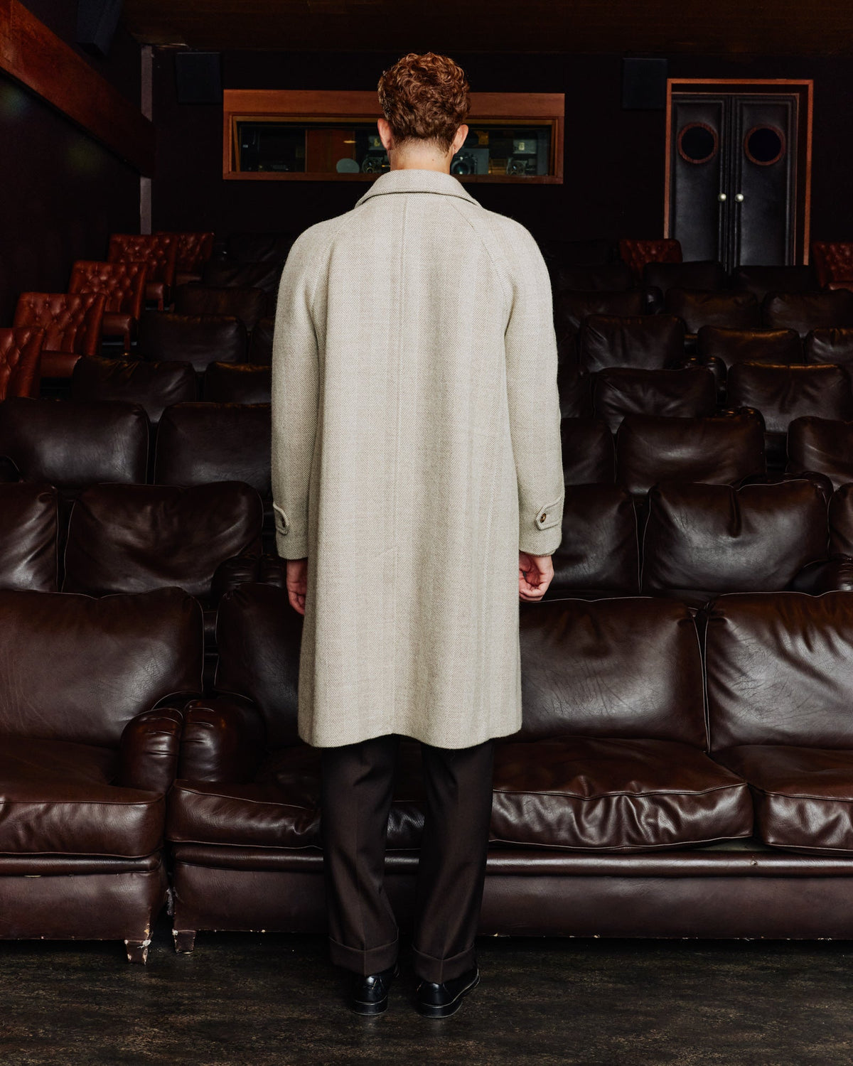 Manteau Balmacaan en laine vierge chevrons écru