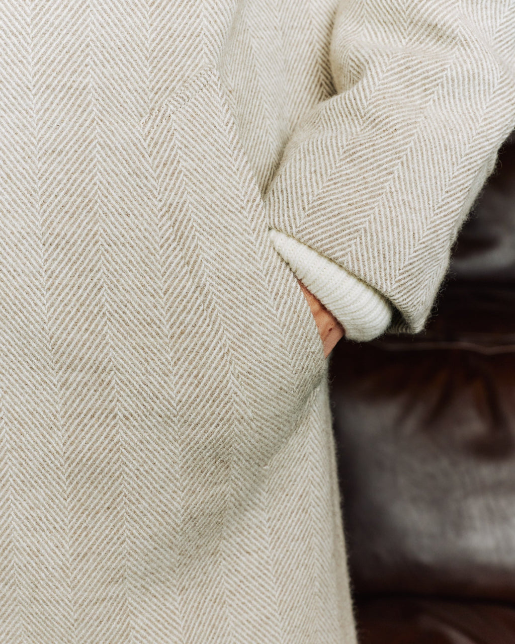 Manteau Balmacaan en laine vierge chevrons écru