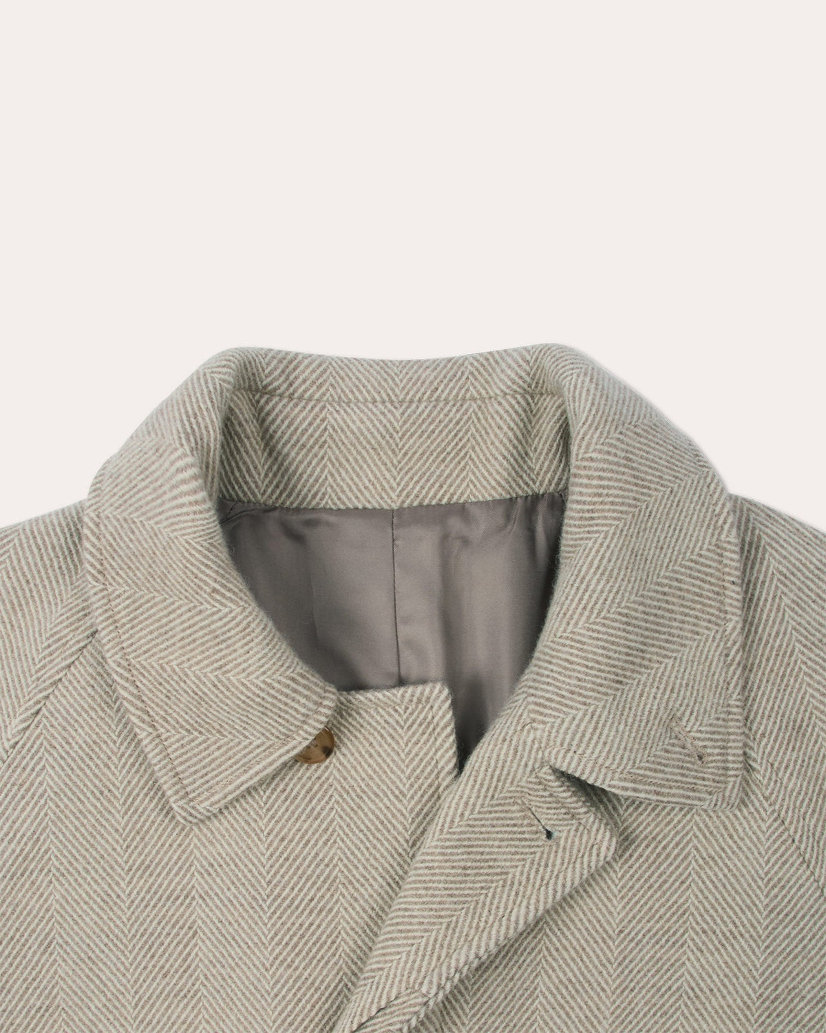 Manteau Balmacaan en laine vierge chevrons écru