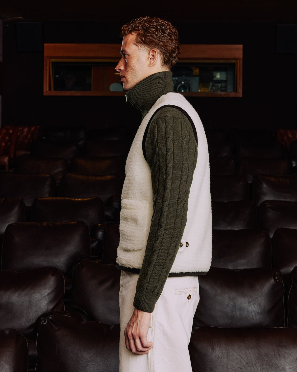 Gilet en laine naturel, détails velours chocolat