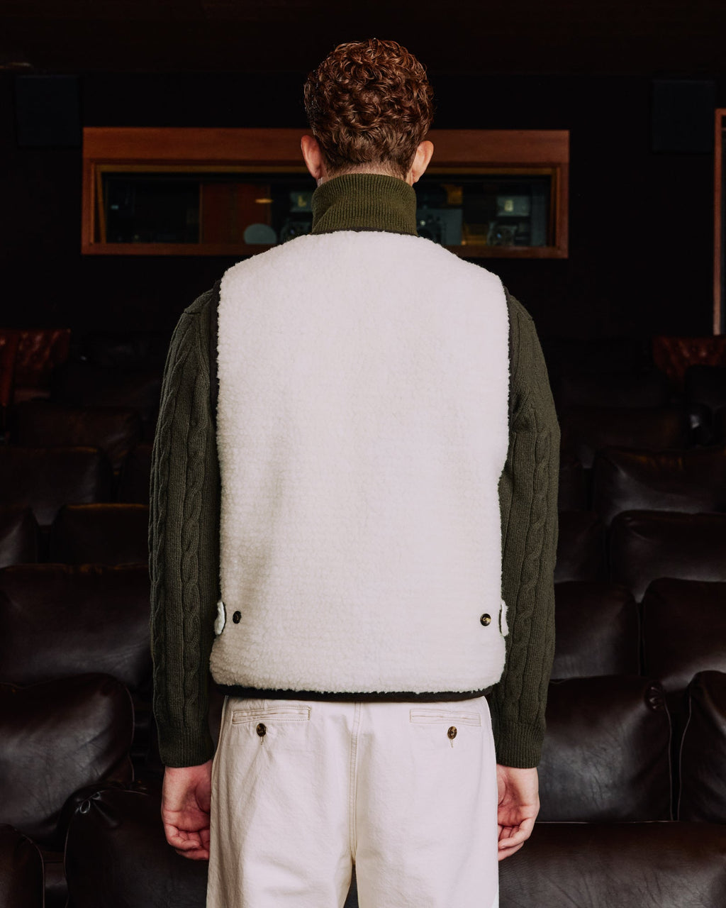 Gilet en laine naturel, détails velours chocolat