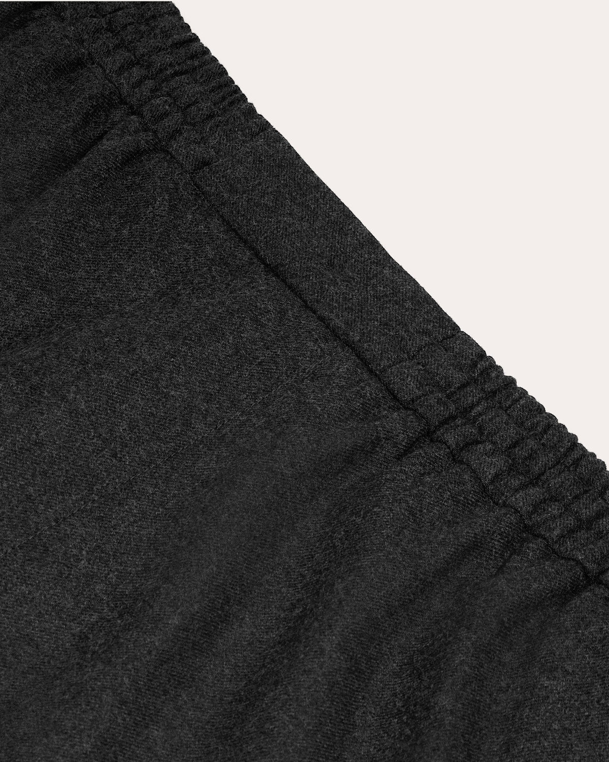 Pantalon à ceinture élastiquée en flanelle de laine grise