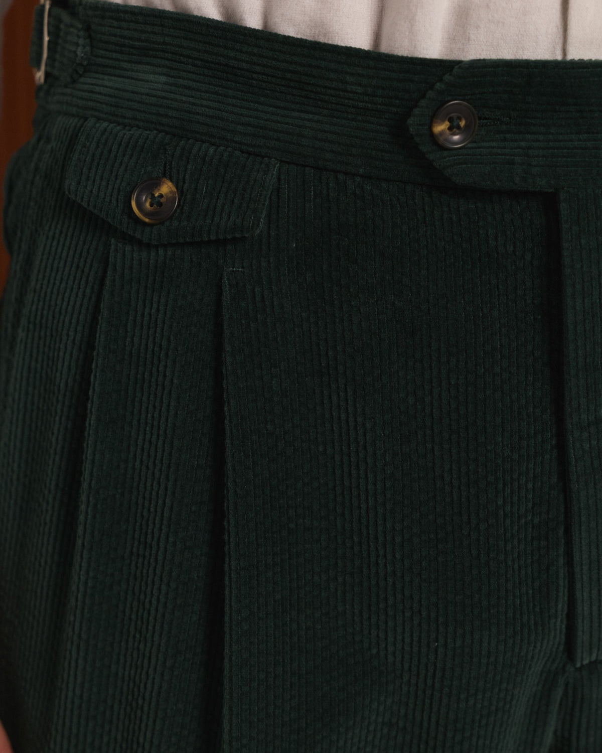Pantalon à double plis en velours vert