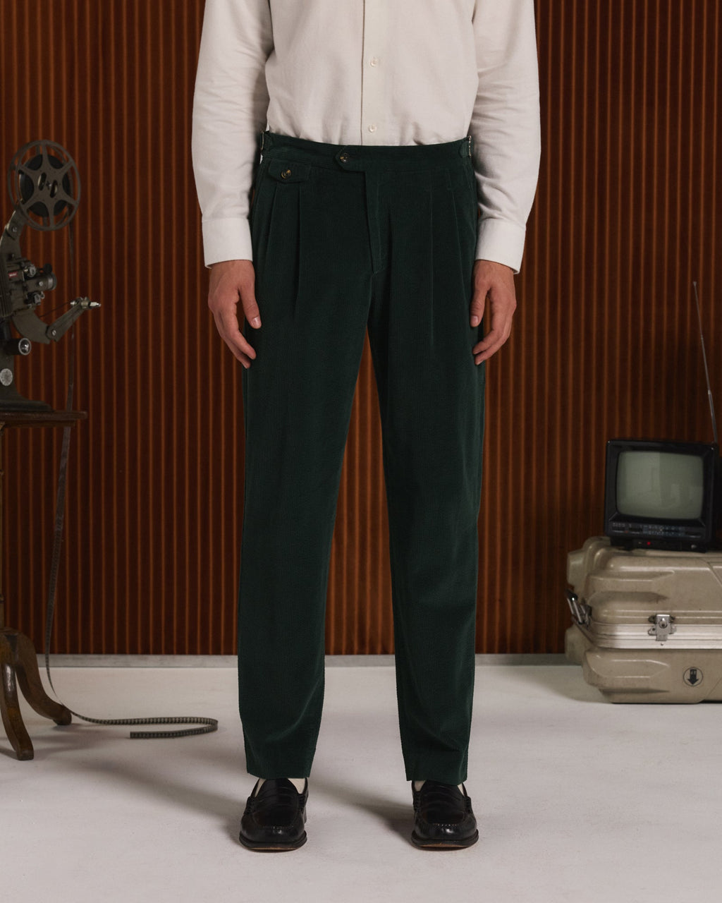 Pantalon à double plis en velours vert