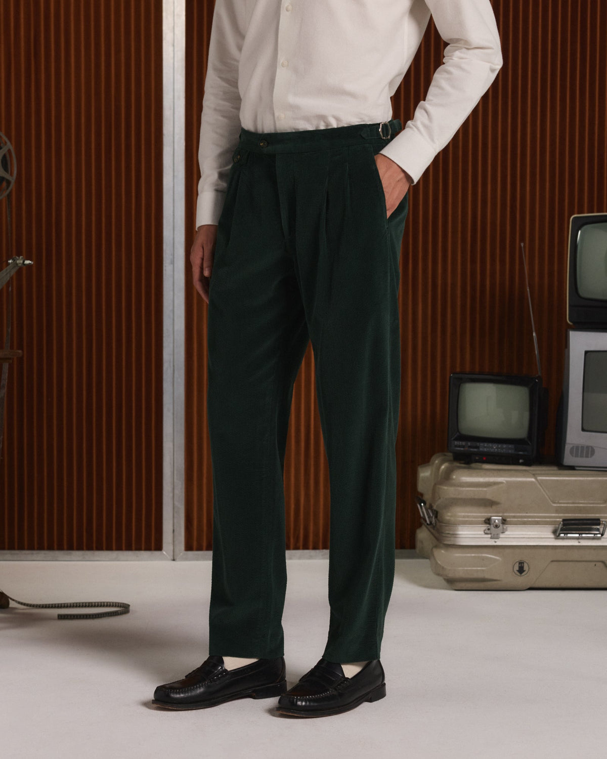 Pantalon à double plis en velours vert