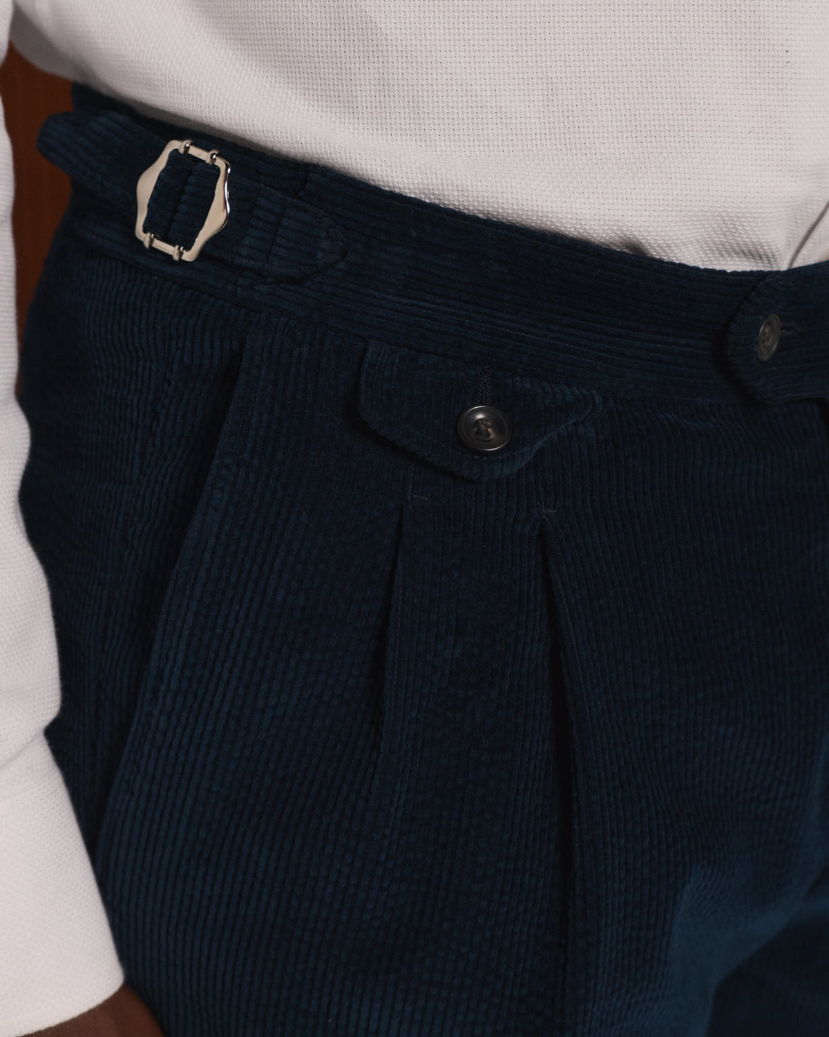 Pantalon à double plis en velours bleu