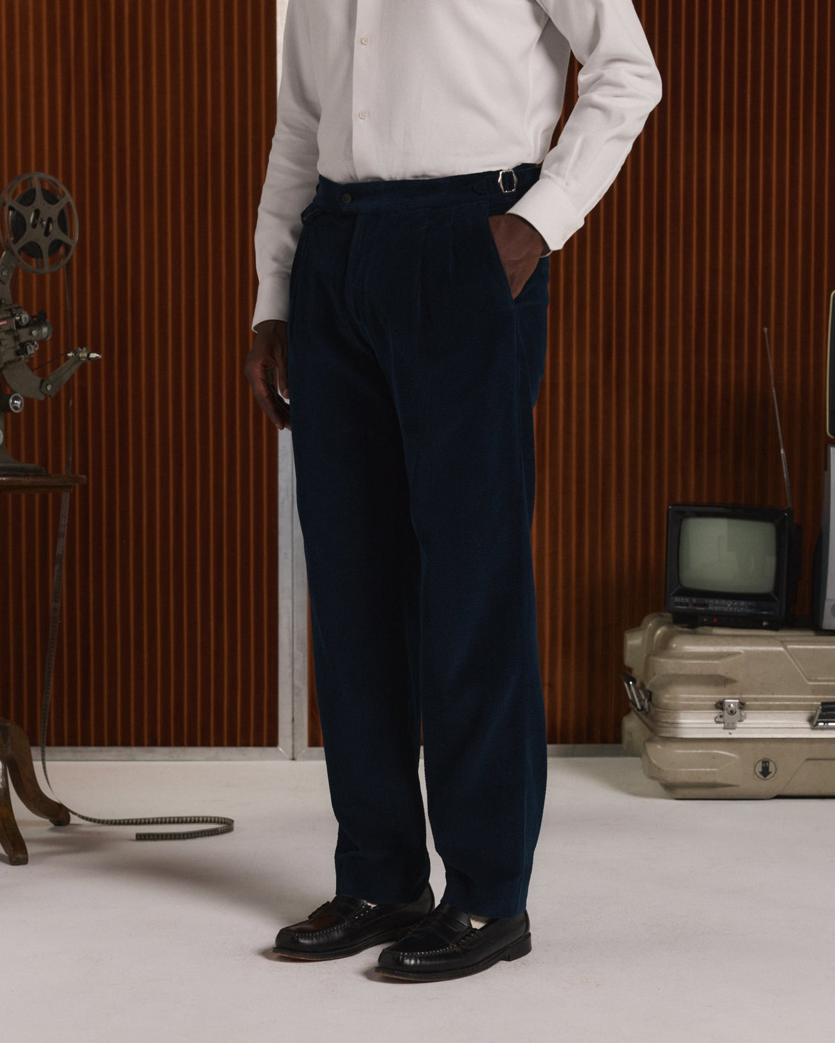 Pantalon à double plis en velours bleu