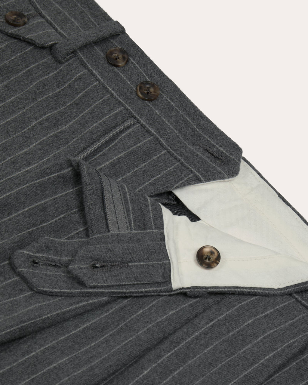 Pantalon à double plis en moleskine de coton gris à rayures craie