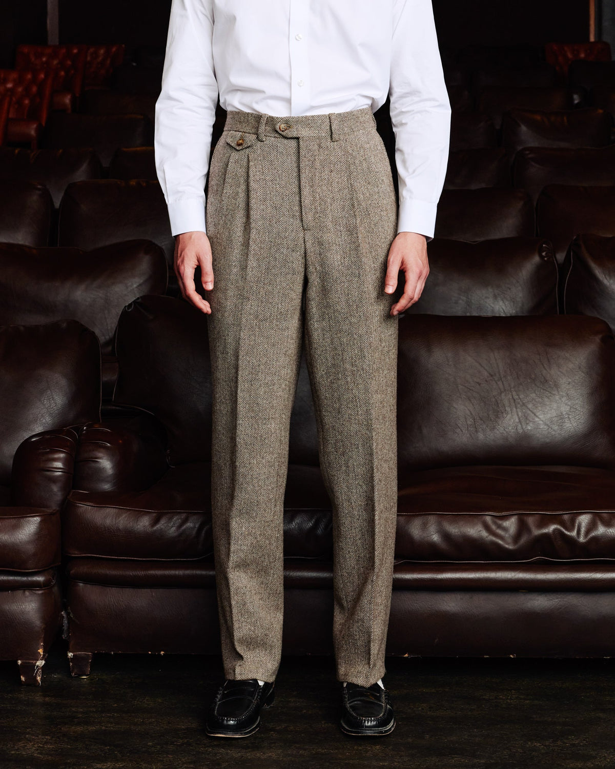 Pantalon à pinces en laine chevrons marron