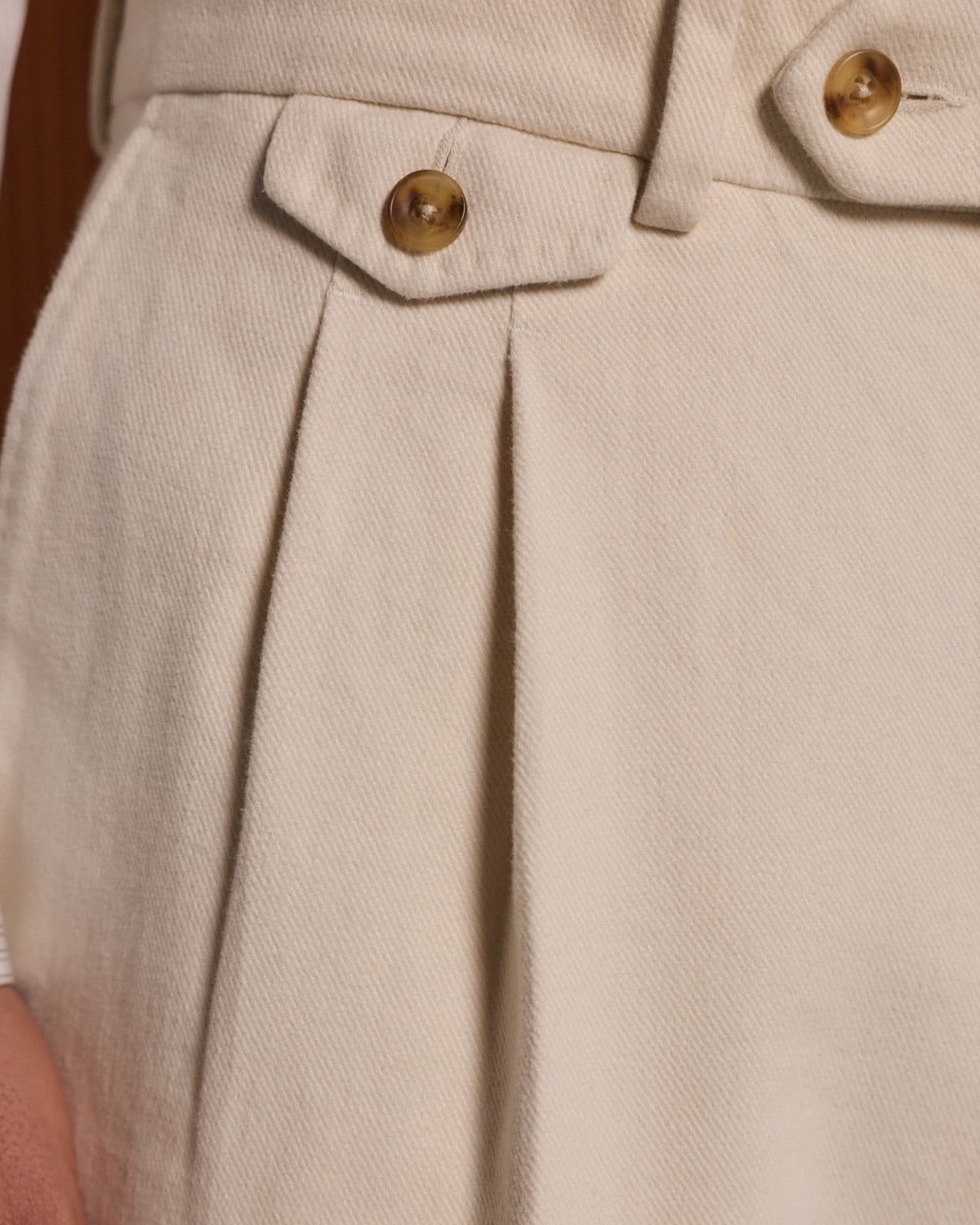 Pantalon à pinces en coton écru